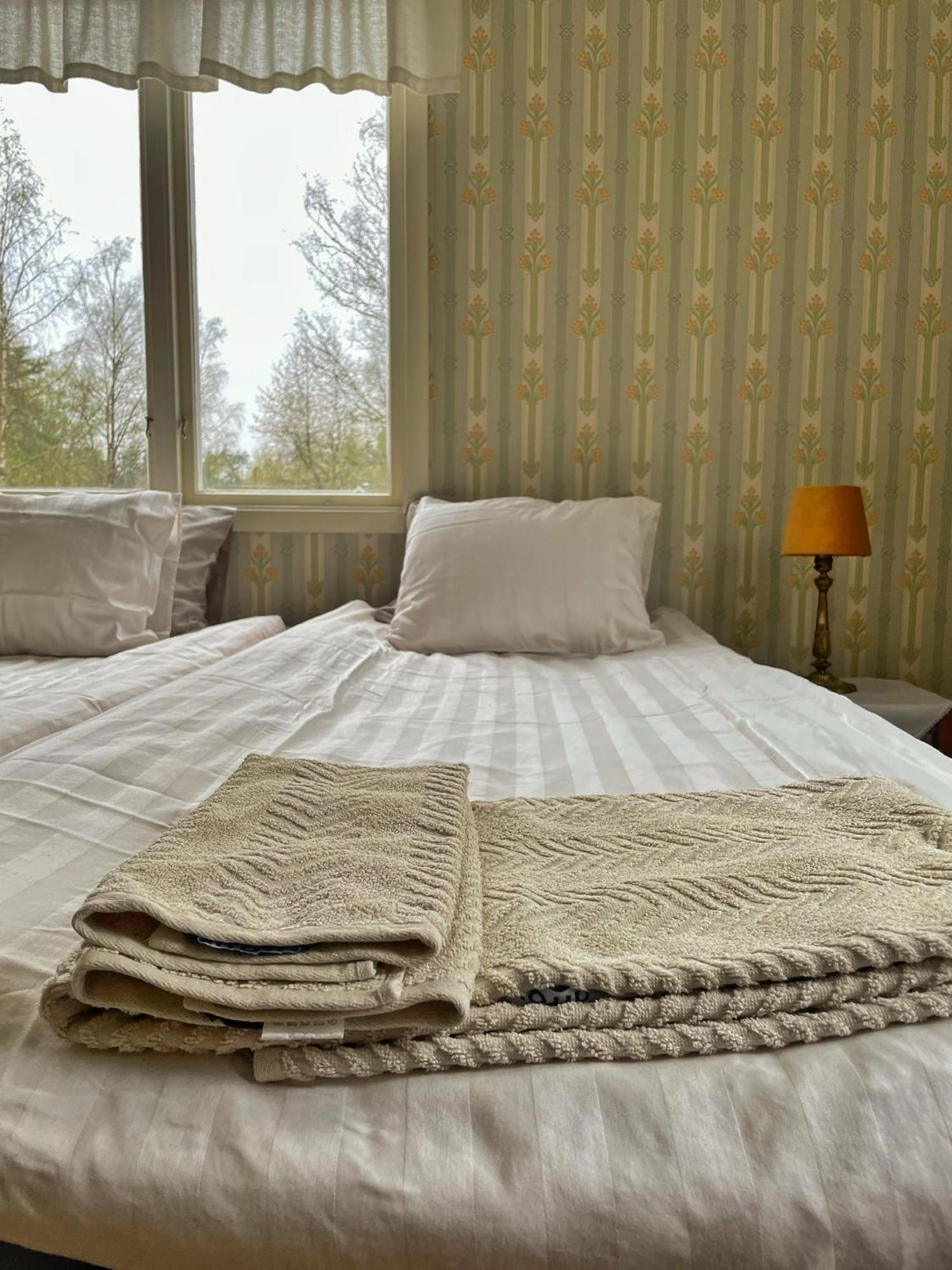 Bed and Breakfast Viktors Affaershus Atran Exterior foto